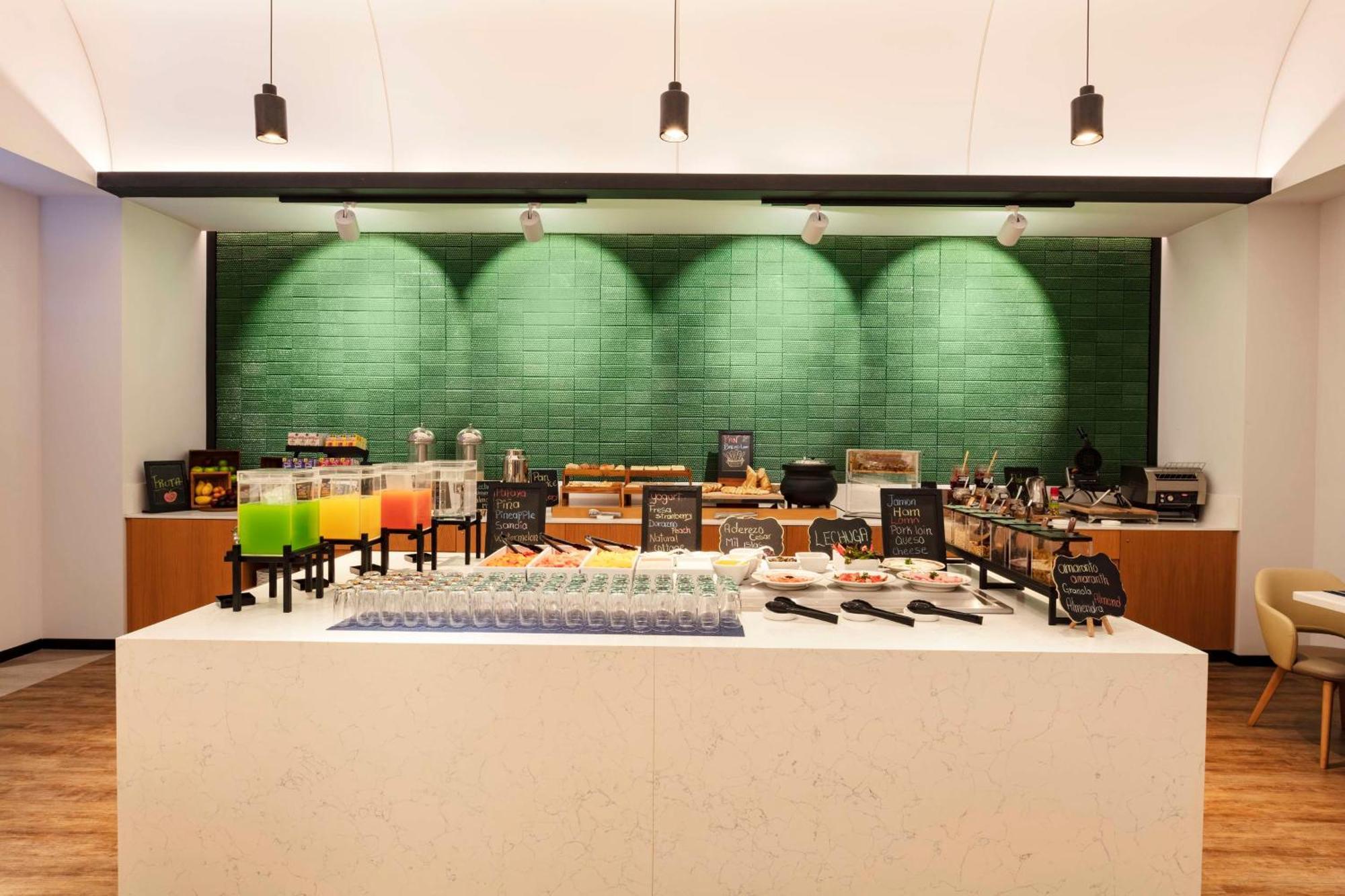 Hilton Garden Inn Guadalajara Airport El Zapote  Eksteriør bilde